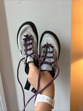 Elektra Evolv Climbing Shoes